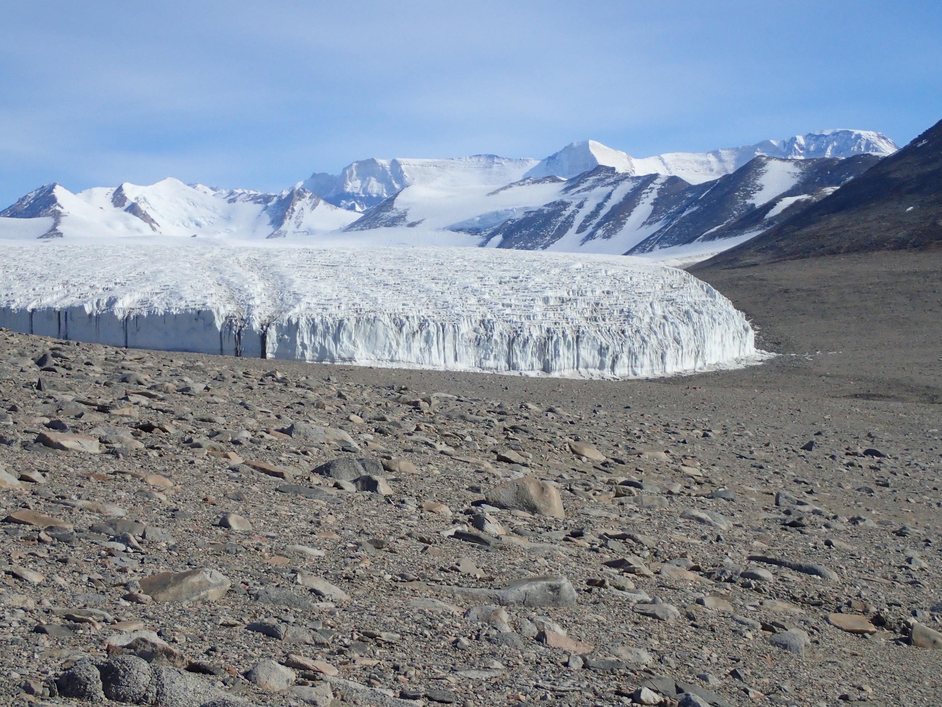 Miers Valley in Antarctica (Photo Pierre Roudier/Wikimedia)