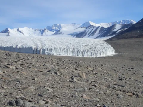 Miers Valley in Antarctica (Photo Pierre Roudier/Wikimedia)